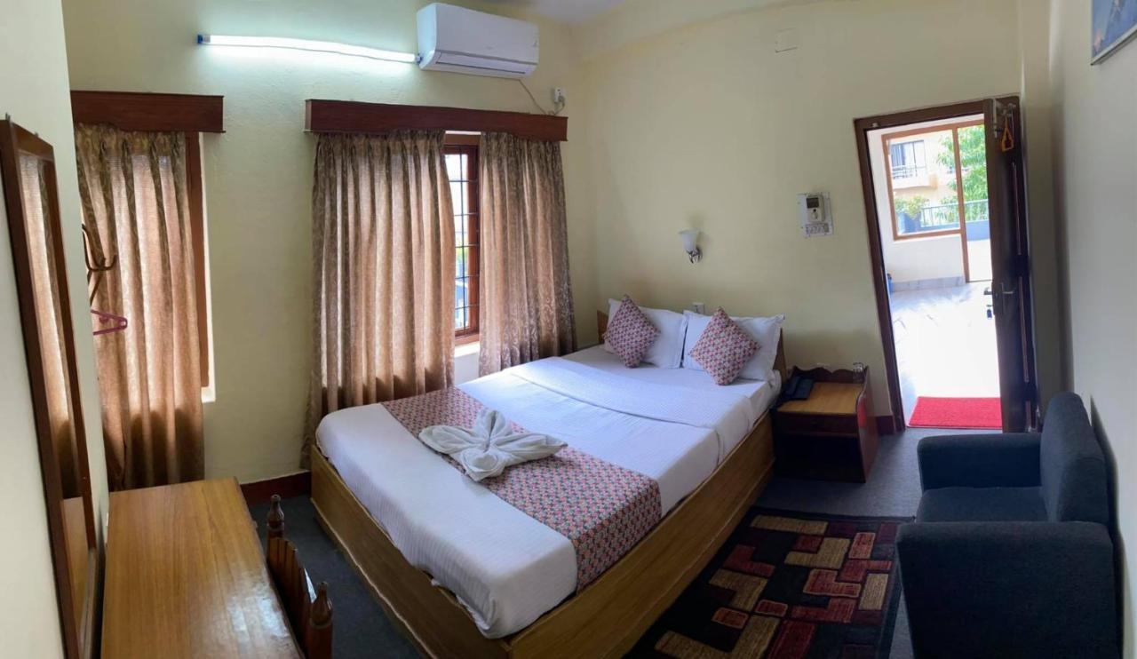 Hotel Blue Magnet Pokhara Exteriör bild